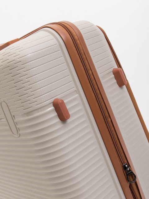 012 20 28" Чемодан. Вид 8.