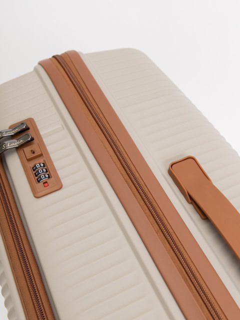 012 20 28" Чемодан. Вид 10.