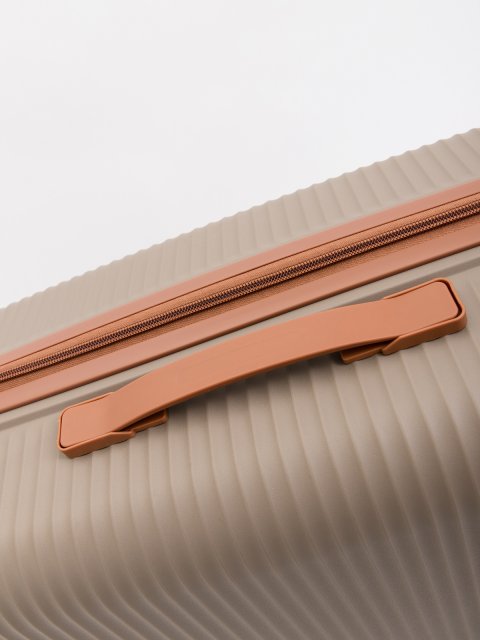 8012 52 24" Чемодан. Вид 9.