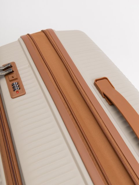 012 20 28" Чемодан. Вид 11.