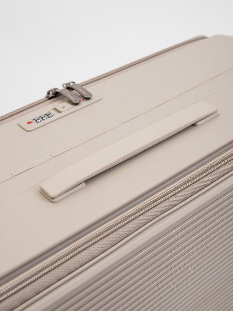 8085 20 28" Чемодан. Вид 9.